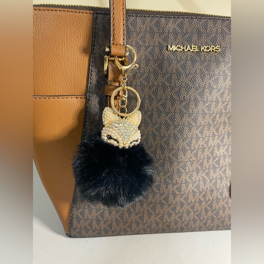 NWOT Fashion Culture Foxy Pom Pom Key Chain Purse Charm - Picture 2 of 3